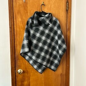 Women’s poncho.